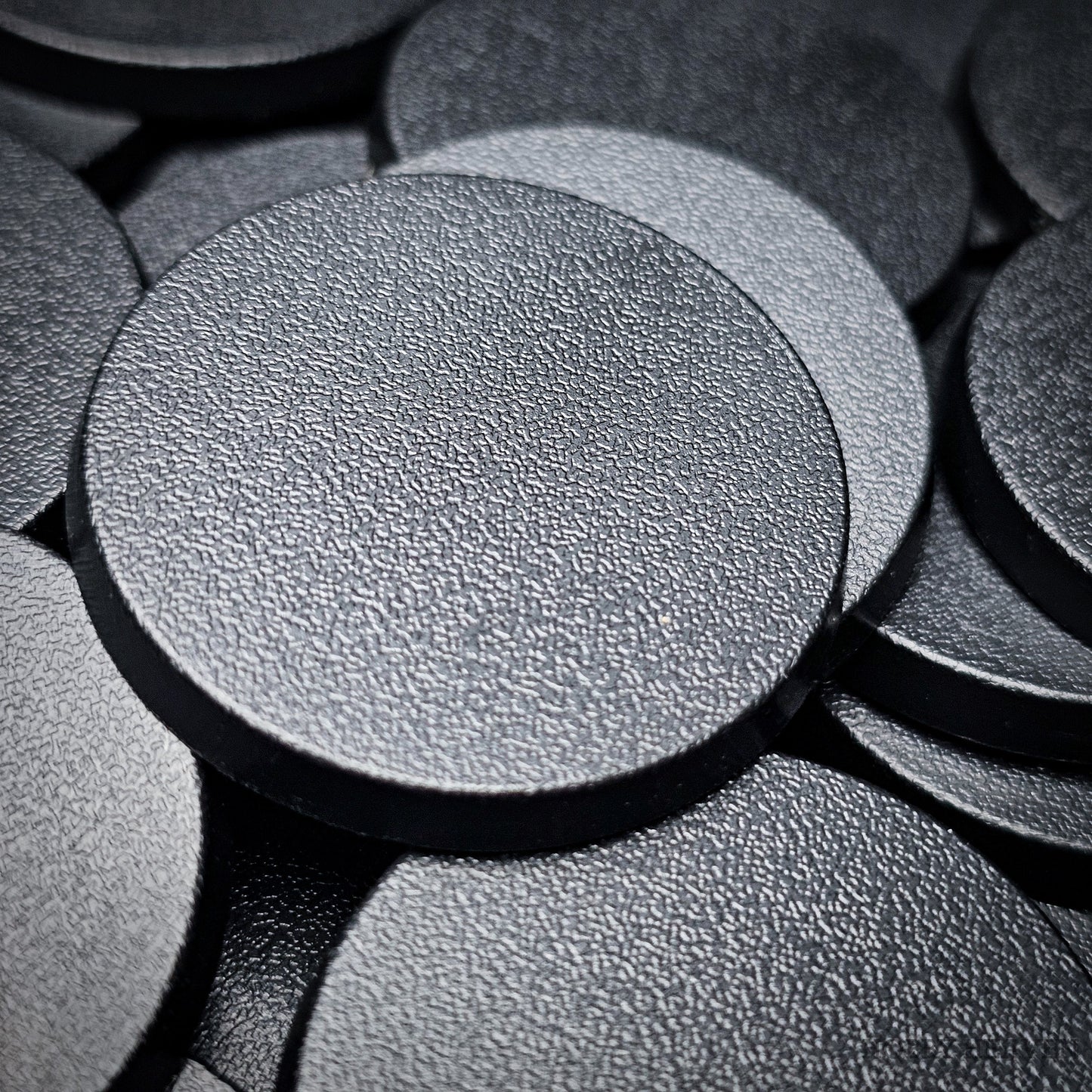 40mm Round Bases | Plain Black Plastic Bases for Wargames| Miniature Wargaming Bases