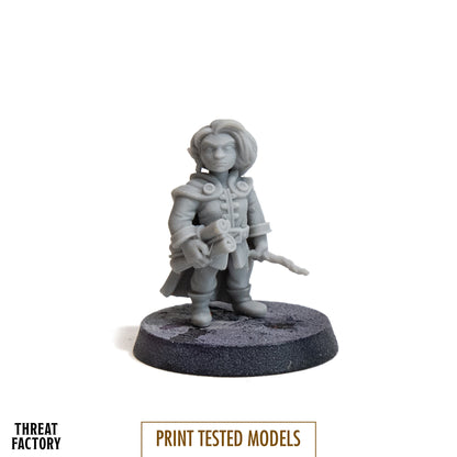 Gnome Mage Woman - 28mm D&D Miniature